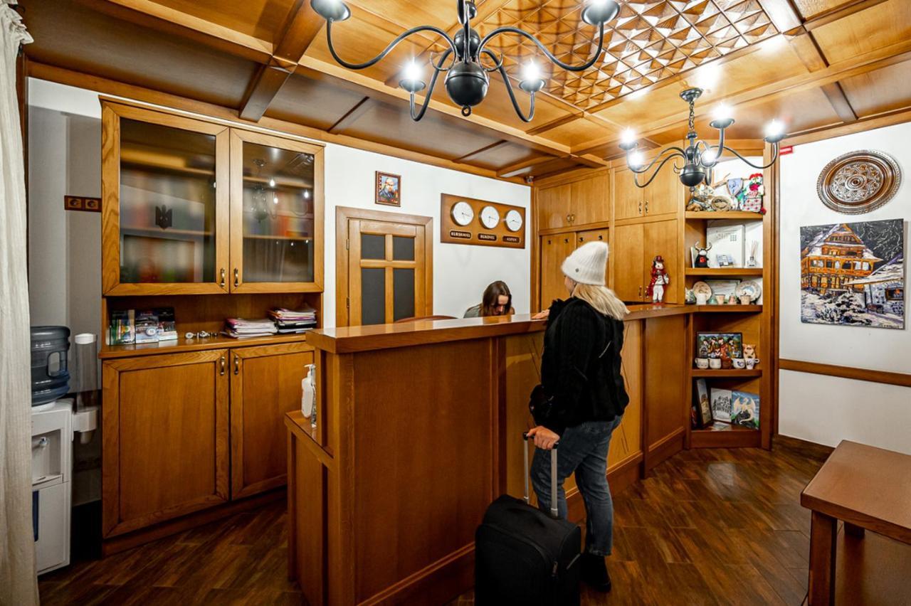 Tatariv Deluxe Hotel ภายนอก รูปภาพ
