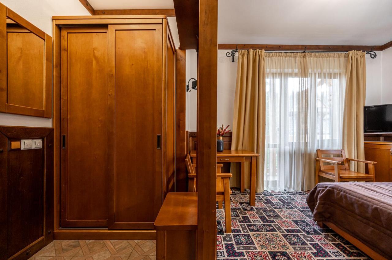 Tatariv Deluxe Hotel ภายนอก รูปภาพ