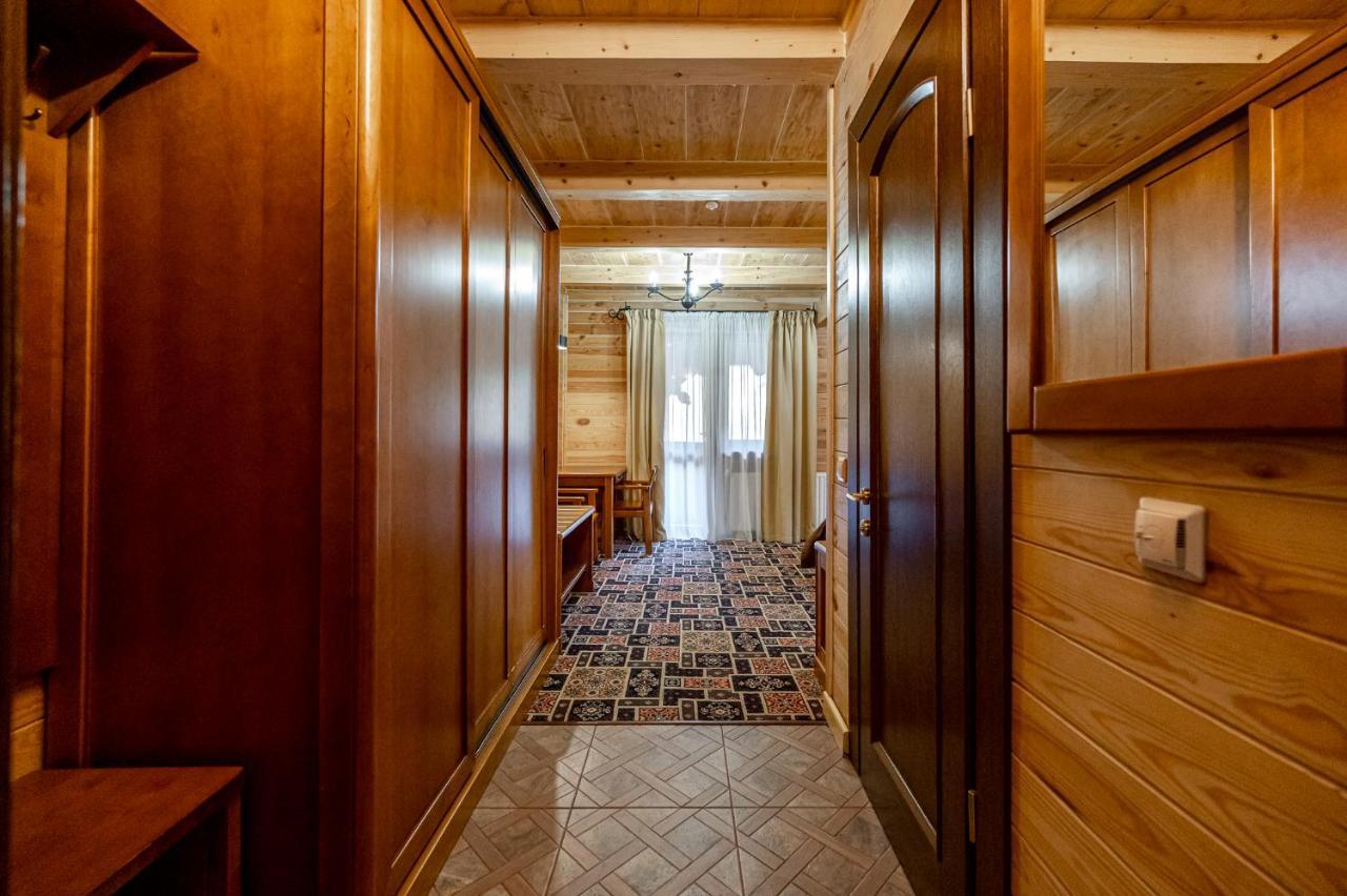 Tatariv Deluxe Hotel ภายนอก รูปภาพ