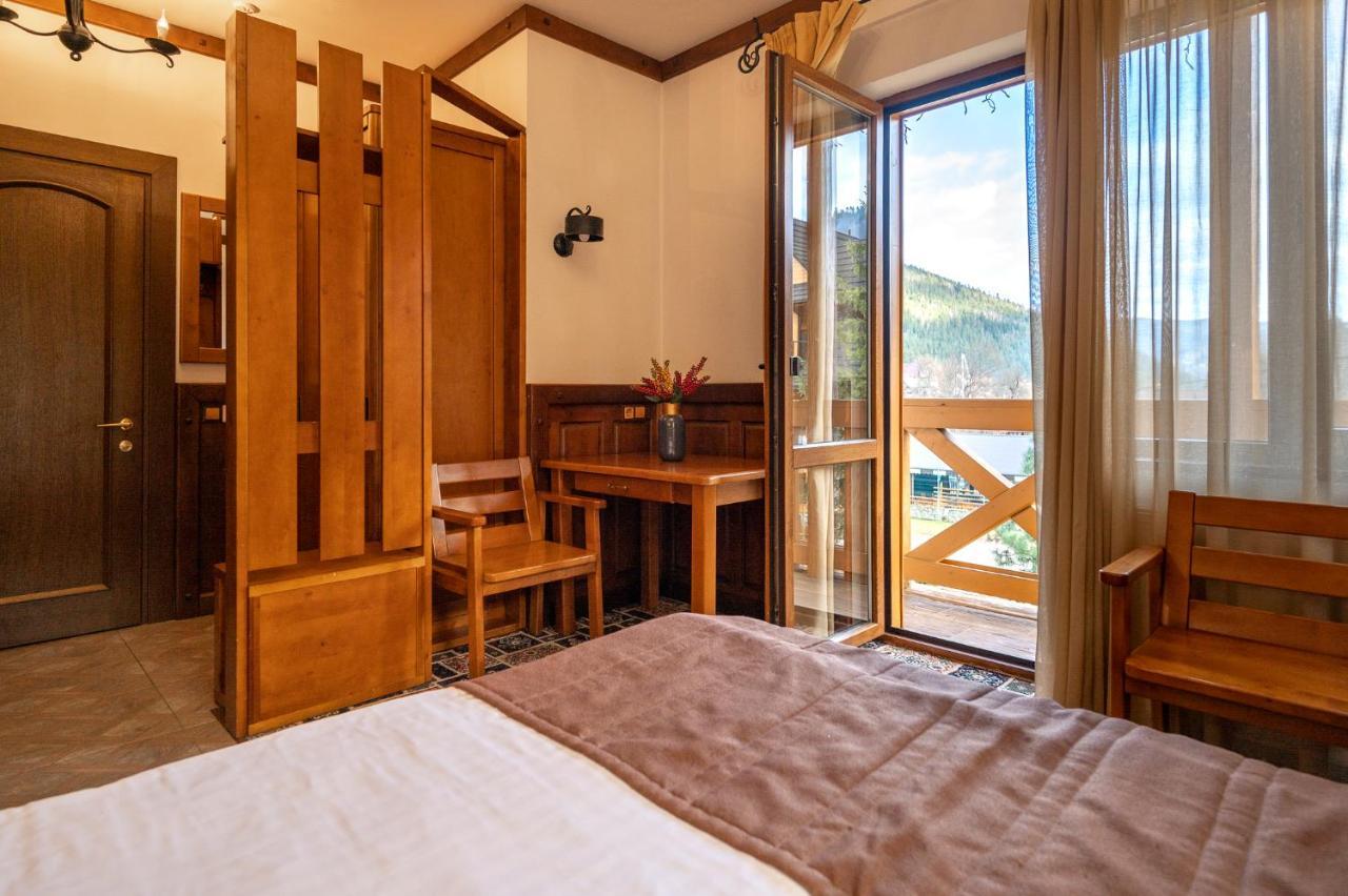 Tatariv Deluxe Hotel ภายนอก รูปภาพ