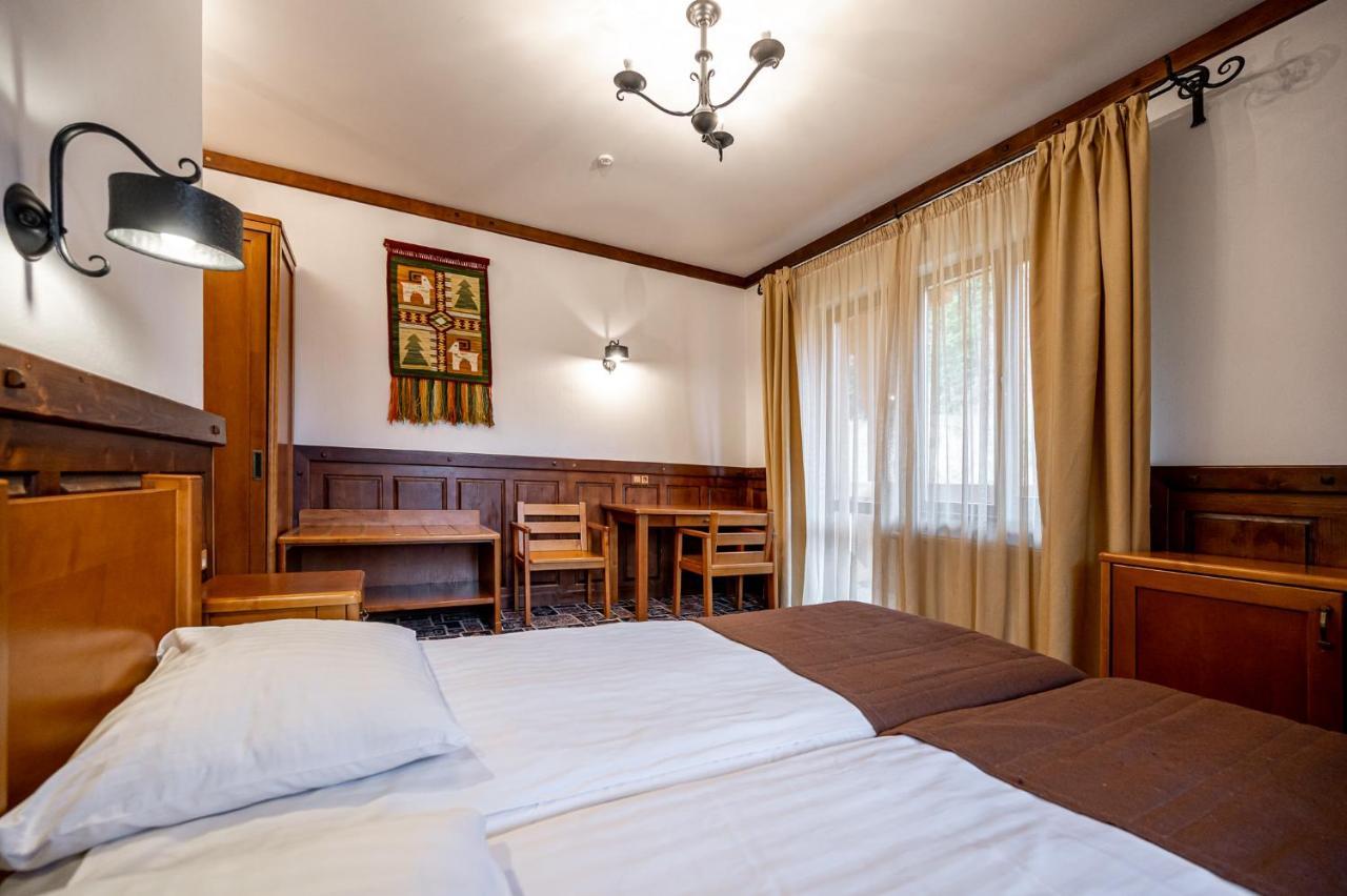 Tatariv Deluxe Hotel ภายนอก รูปภาพ