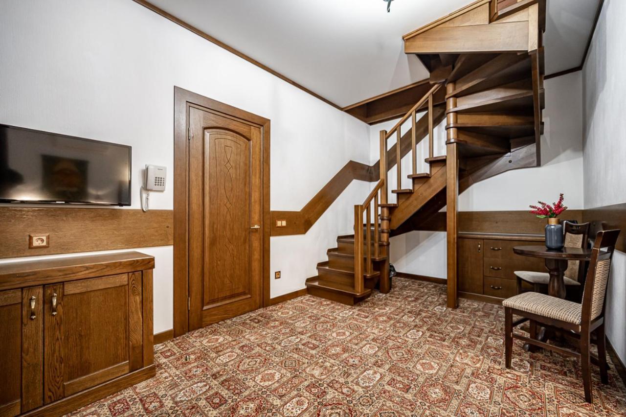Tatariv Deluxe Hotel ภายนอก รูปภาพ