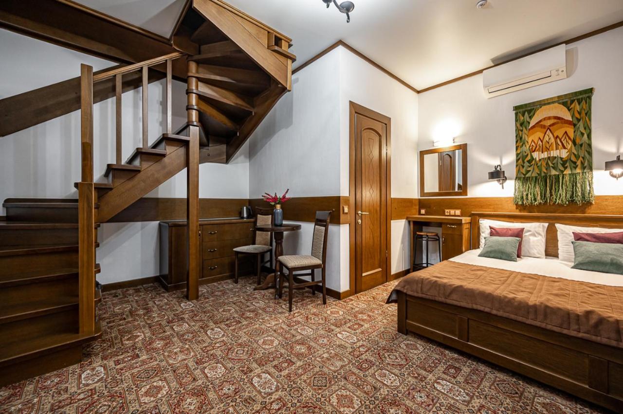 Tatariv Deluxe Hotel ภายนอก รูปภาพ