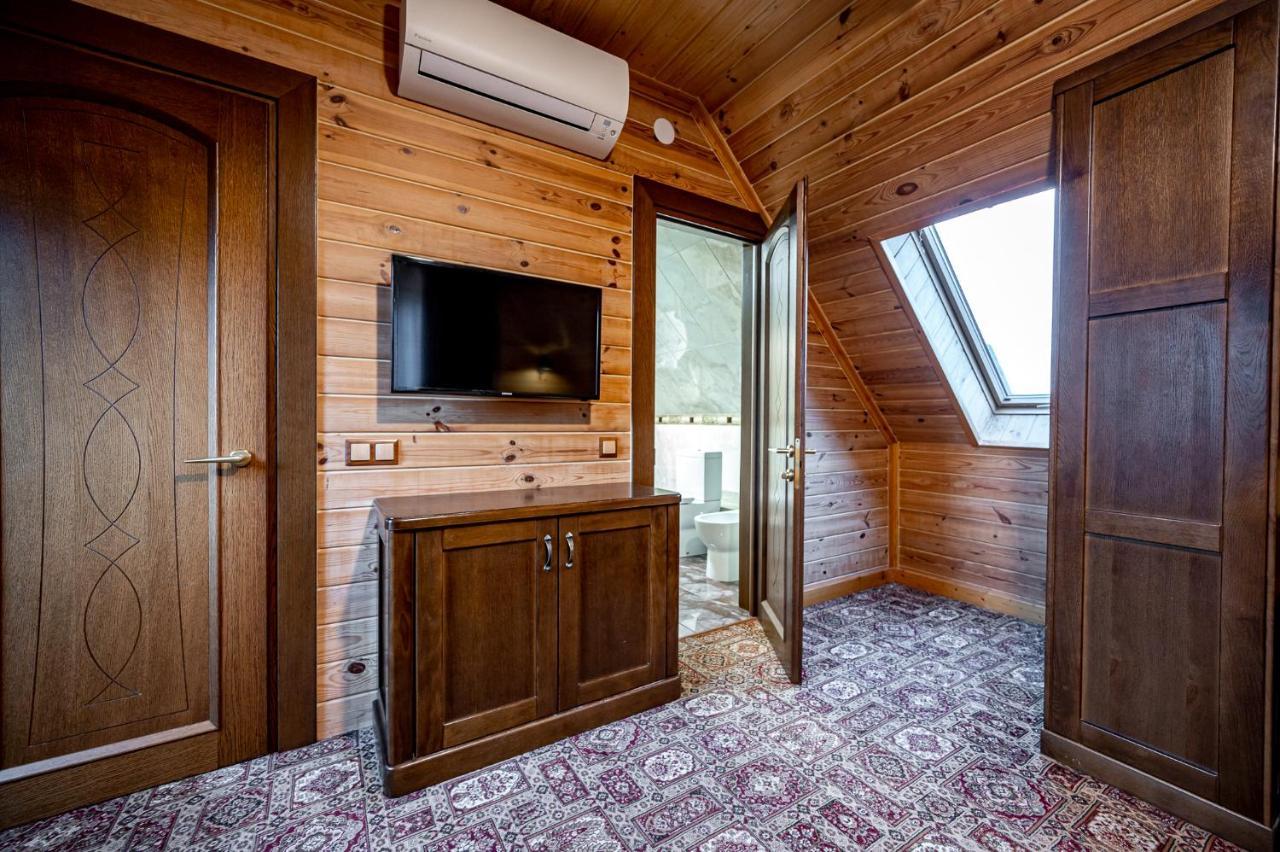 Tatariv Deluxe Hotel ภายนอก รูปภาพ