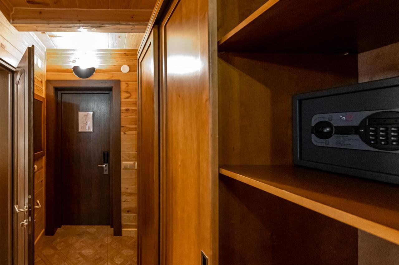 Tatariv Deluxe Hotel ภายนอก รูปภาพ
