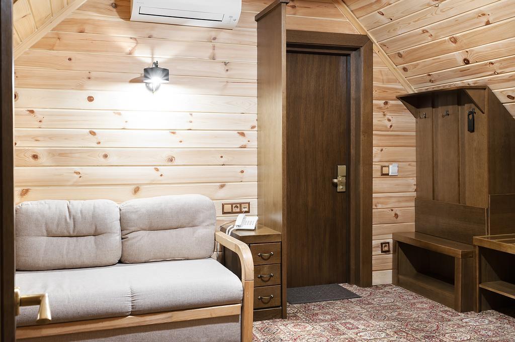 Tatariv Deluxe Hotel ภายนอก รูปภาพ