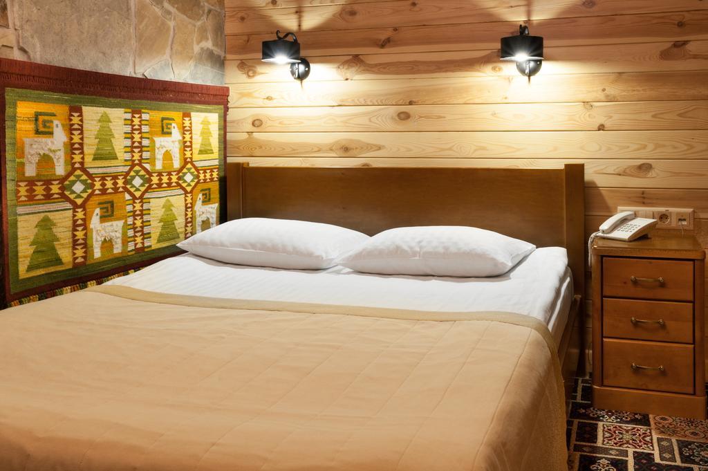 Tatariv Deluxe Hotel ภายนอก รูปภาพ